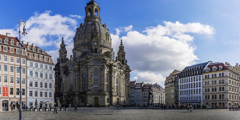 frauenkirche-1252472_1920